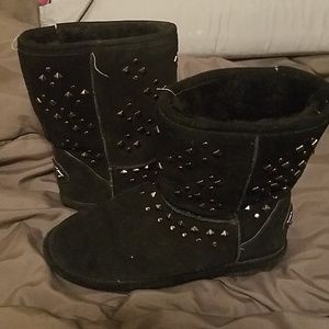 Bearpaw studded black suede uggs style boots